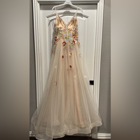 New floral/tulle prom dress - Picture 2 of 5